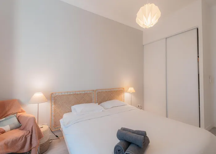 Superbe 3 Pieces Centre-ville Climatise *